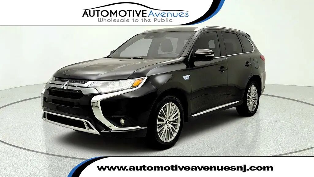 2020 Mitsubishi Outlander PHEV SEL — photo 1 of 26