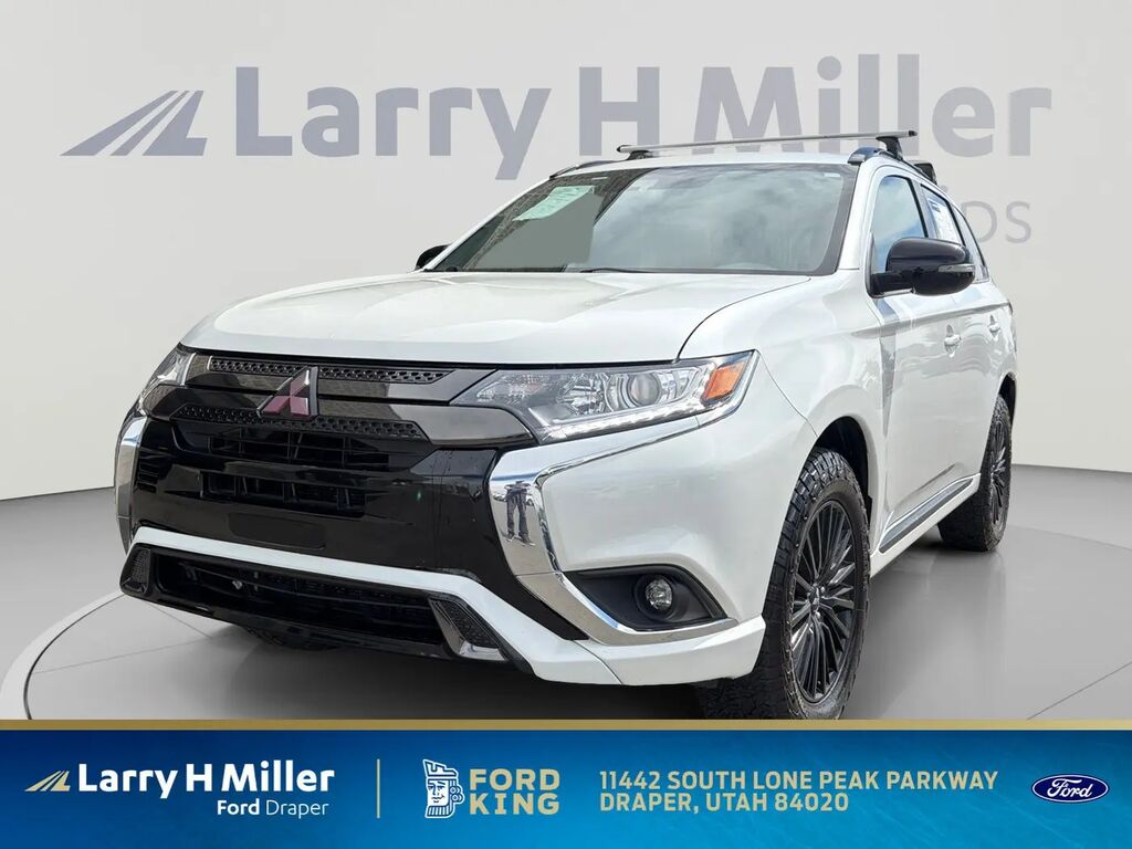 2021 Mitsubishi Outlander PHEV LE — photo 1 of 13