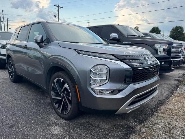 2023 Mitsubishi Outlander SE