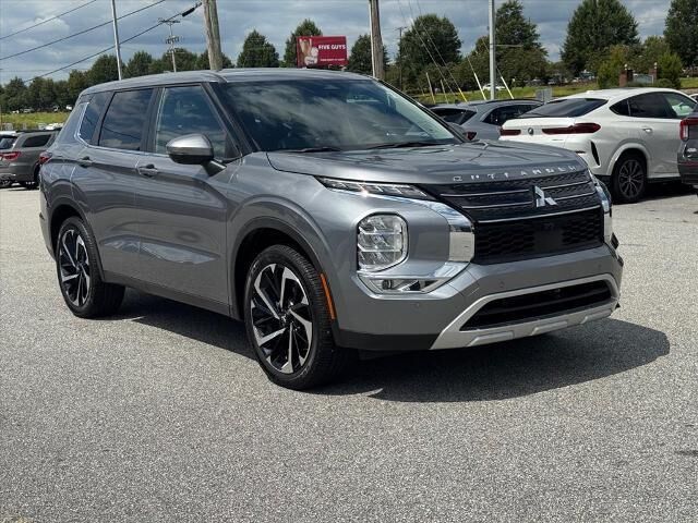 2023 Mitsubishi Outlander SE