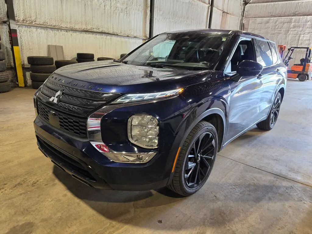 2023 Mitsubishi Outlander SE — photo 1 of 10