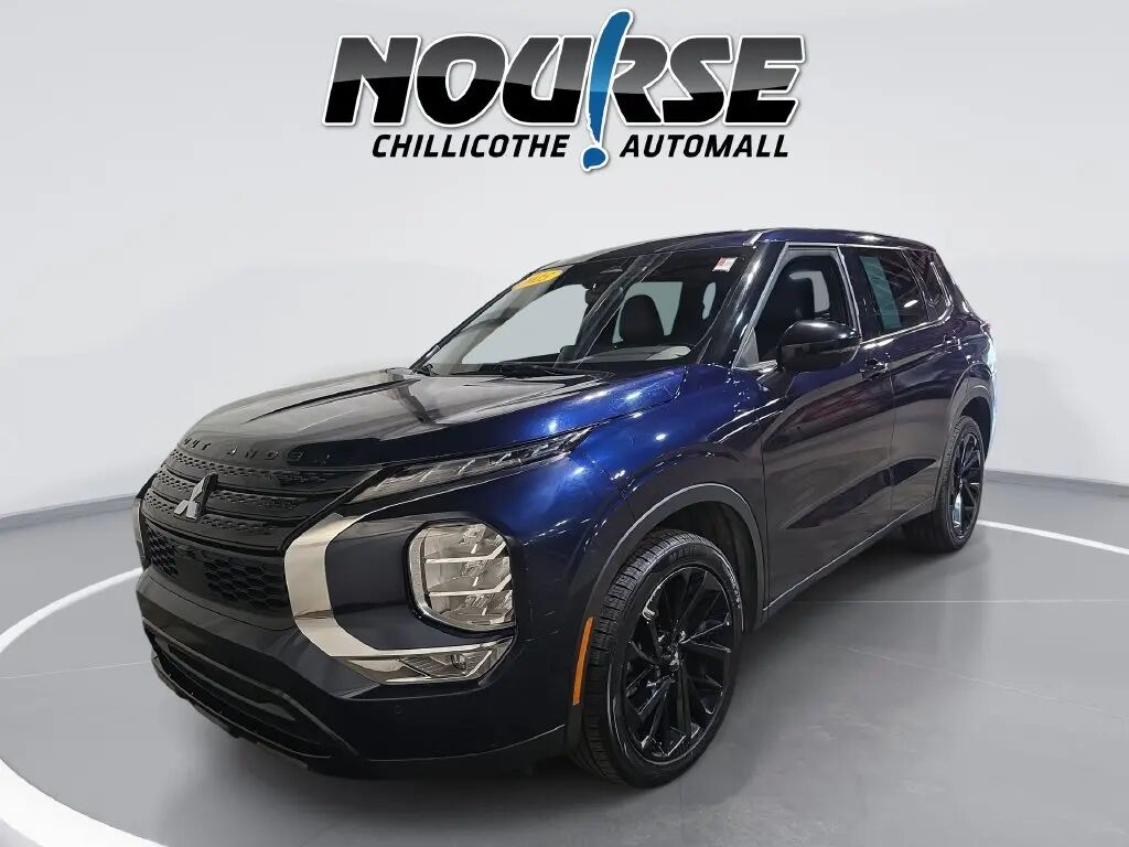 2023 Mitsubishi Outlander SE — photo 1 of 13