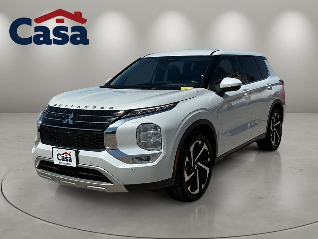 2023 Mitsubishi Outlander SE — photo 1 of 13