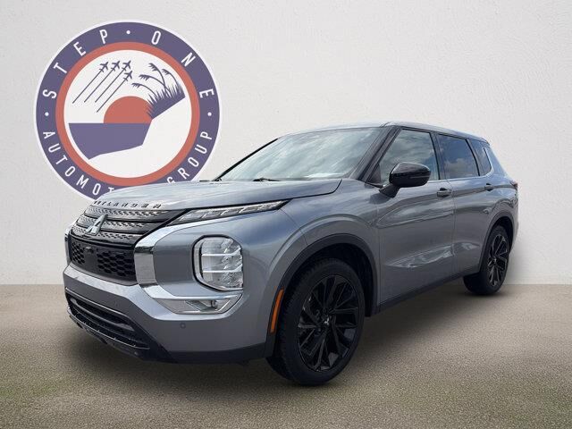 2022 Mitsubishi Outlander Black Edition — photo 1 of 21