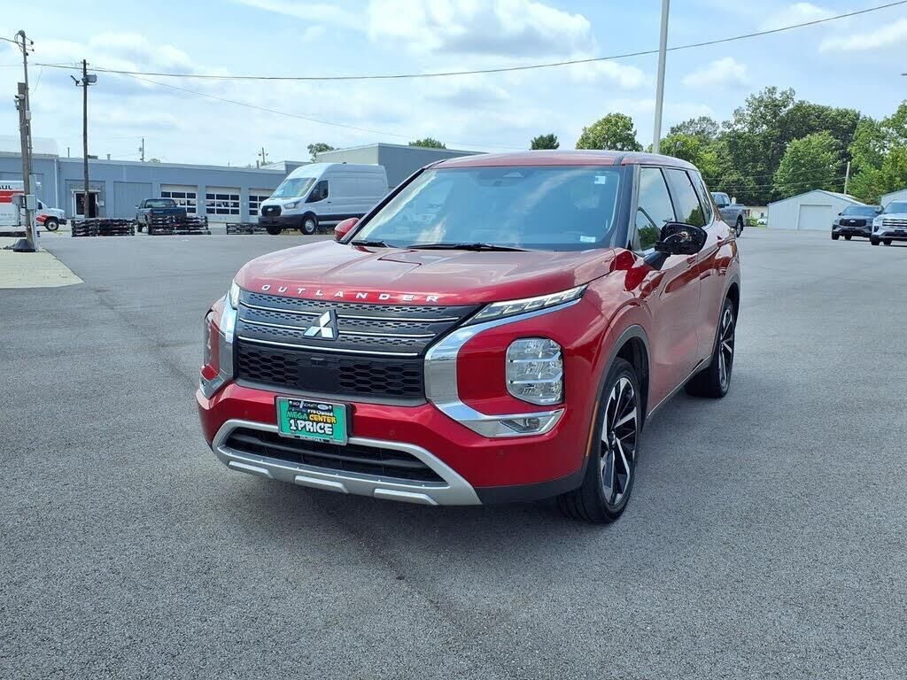 2022 Mitsubishi Outlander SE — photo 1 of 4