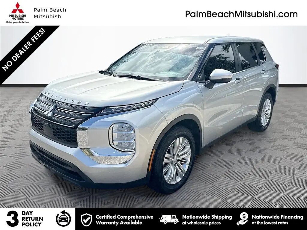 2024 Mitsubishi Outlander ES — photo 1 of 13