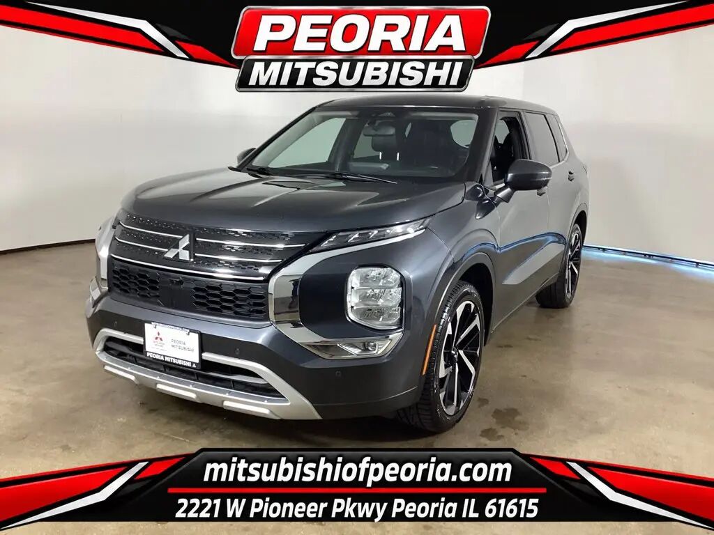 2024 Mitsubishi Outlander SE — photo 1 of 13
