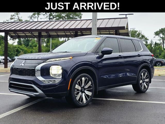 2025 Mitsubishi Outlander SE — photo 1 of 26