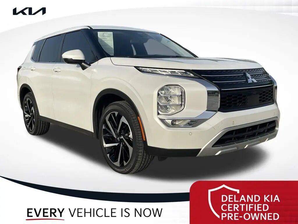 2024 Mitsubishi Outlander SE — photo 1 of 13