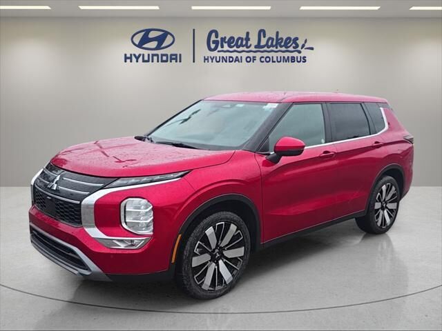 2025 Mitsubishi Outlander SE — photo 1 of 10