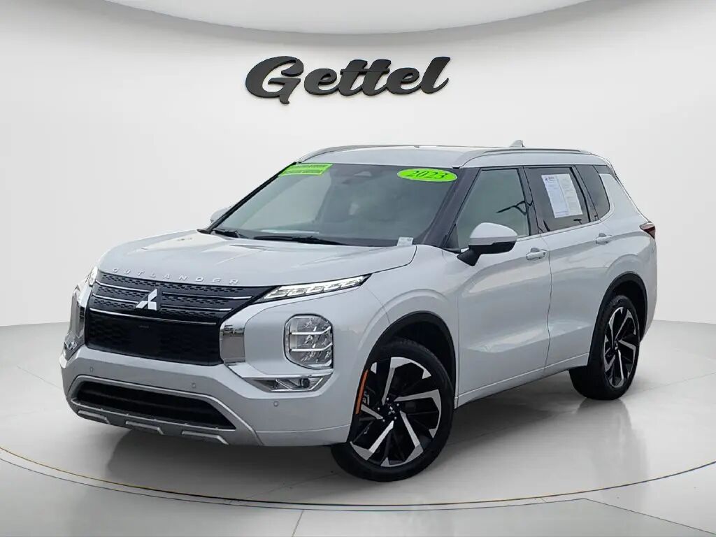 2023 Mitsubishi Outlander SE — photo 1 of 13