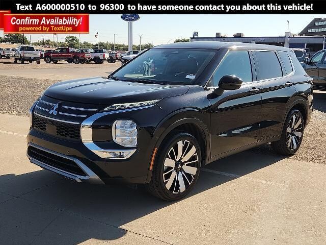 2025 Mitsubishi Outlander SE — photo 1 of 24
