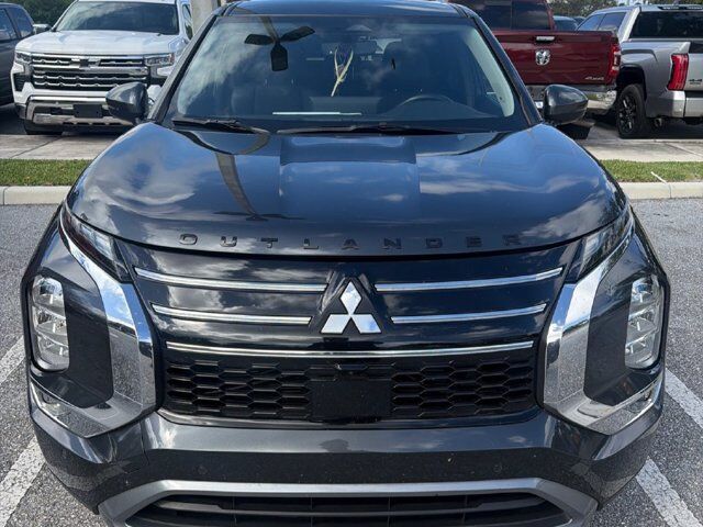 2025 Mitsubishi Outlander SE