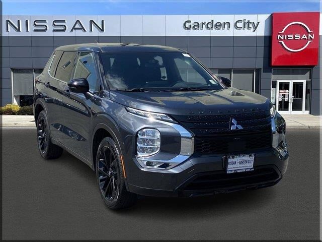 2024 Mitsubishi Outlander SE — photo 1 of 13