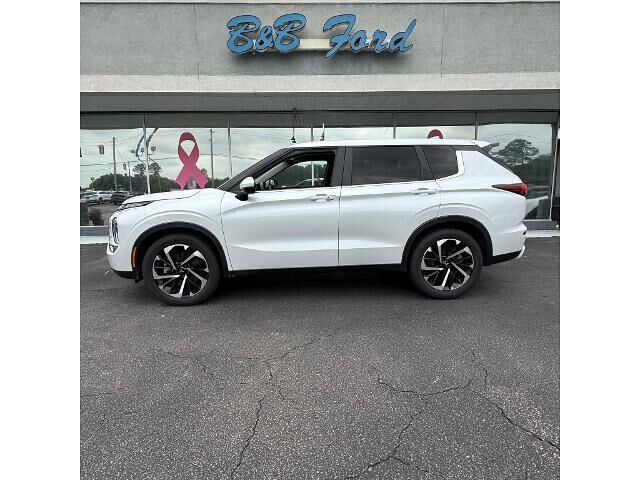2024 Mitsubishi Outlander SE