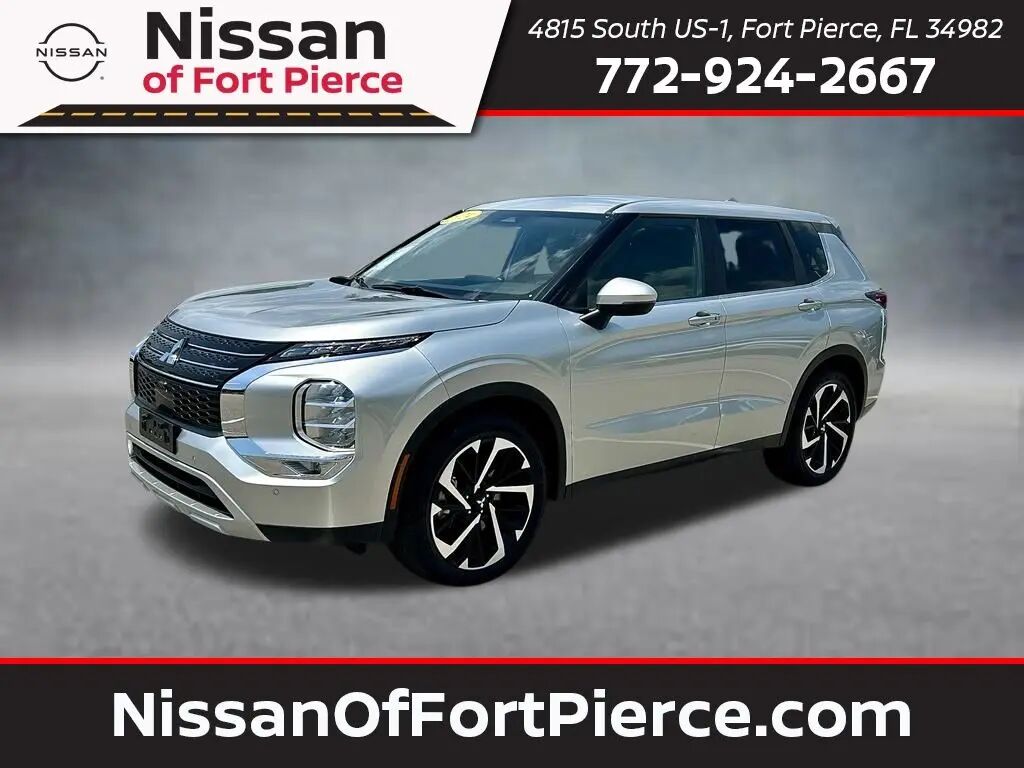 2024 Mitsubishi Outlander SE — photo 1 of 13