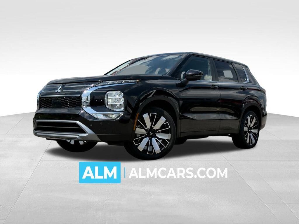 2025 Mitsubishi Outlander SE — photo 1 of 13