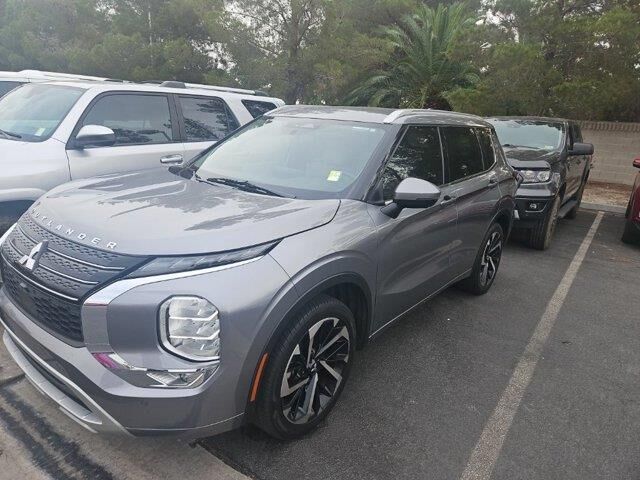 2022 Mitsubishi Outlander SEL — photo 1 of 26