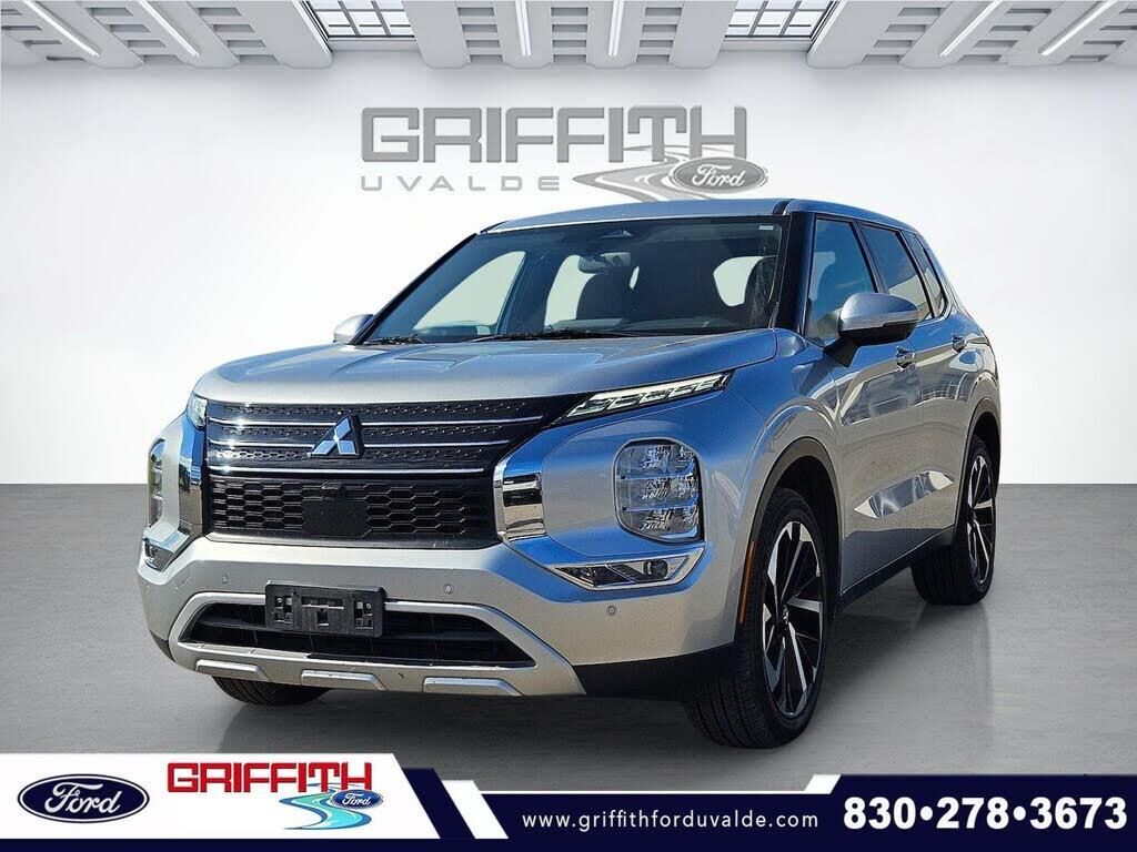 2024 Mitsubishi Outlander SE — photo 1 of 1