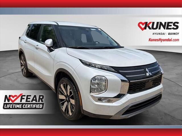 2025 Mitsubishi Outlander SE — photo 1 of 24