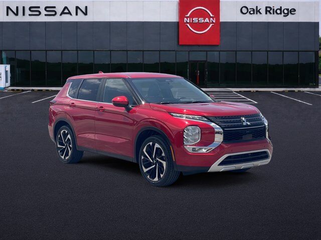 2024 Mitsubishi Outlander — photo 1 of 13