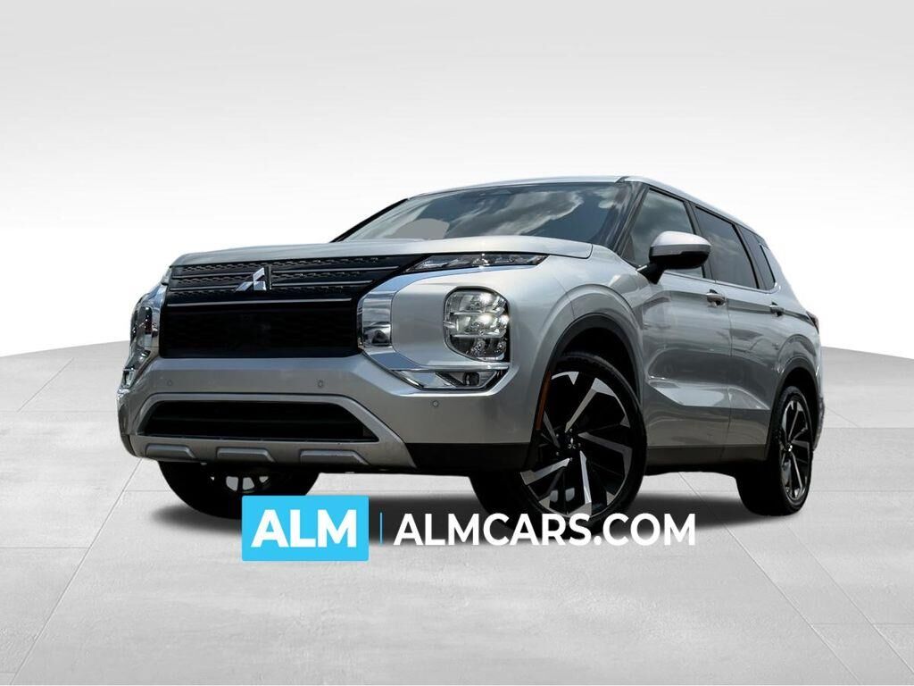 2024 Mitsubishi Outlander SE — photo 1 of 13