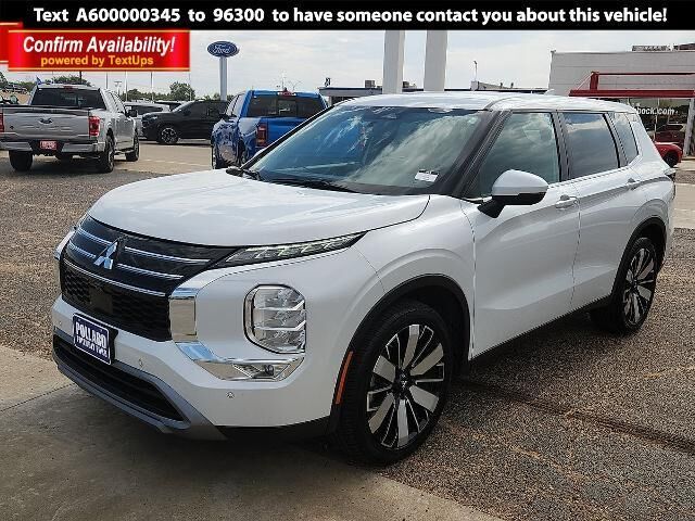 2025 Mitsubishi Outlander SE — photo 1 of 2