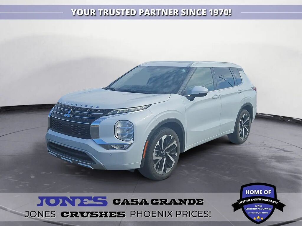 2022 Mitsubishi Outlander SEL — photo 1 of 15