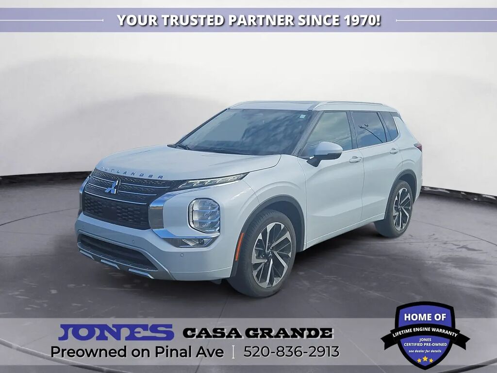 2022 Mitsubishi Outlander SEL — photo 1 of 13