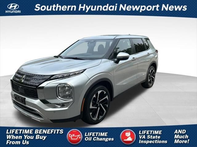 2024 Mitsubishi Outlander SE — photo 1 of 13