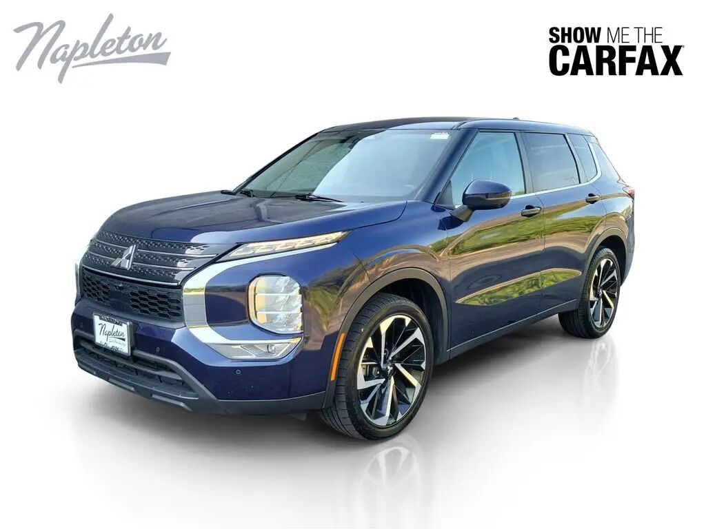 2024 Mitsubishi Outlander SE — photo 1 of 13