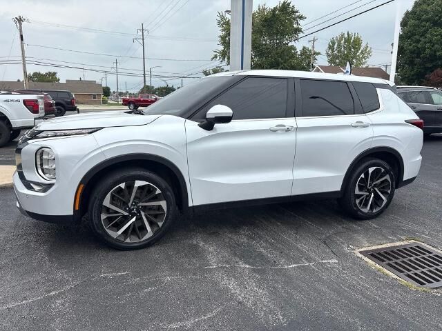 2024 Mitsubishi Outlander SE