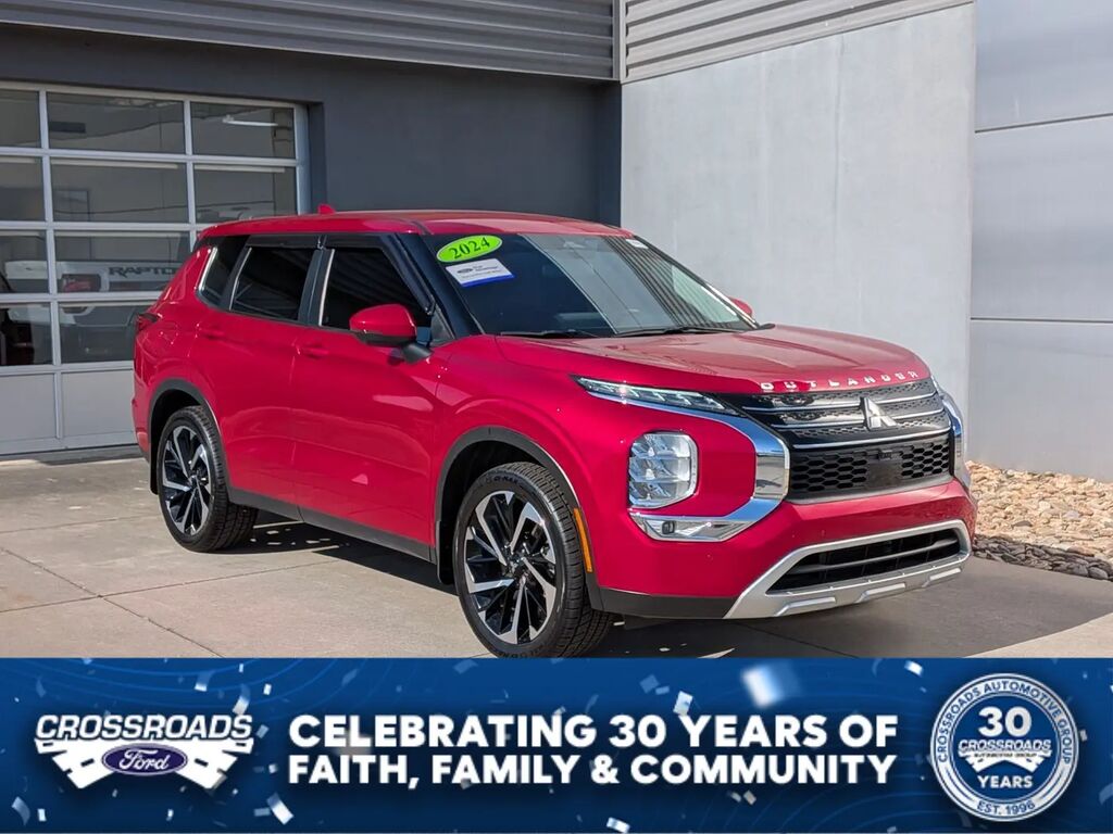 2024 Mitsubishi Outlander SE — photo 1 of 14