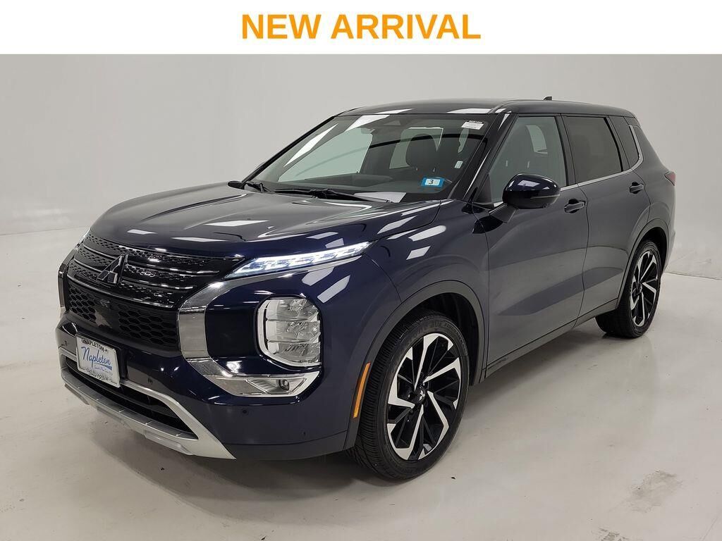 2024 Mitsubishi Outlander SE — photo 1 of 25