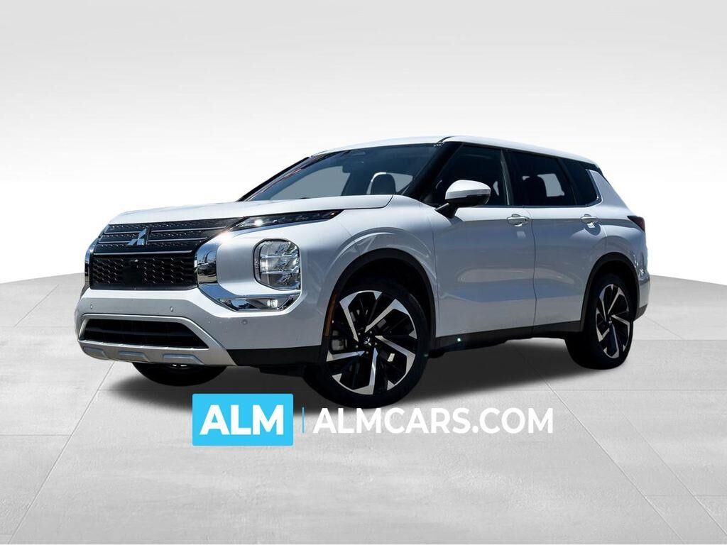 2024 Mitsubishi Outlander SE — photo 1 of 13