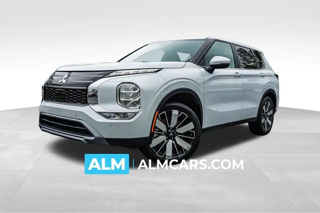 2025 Mitsubishi Outlander SE — photo 1 of 4