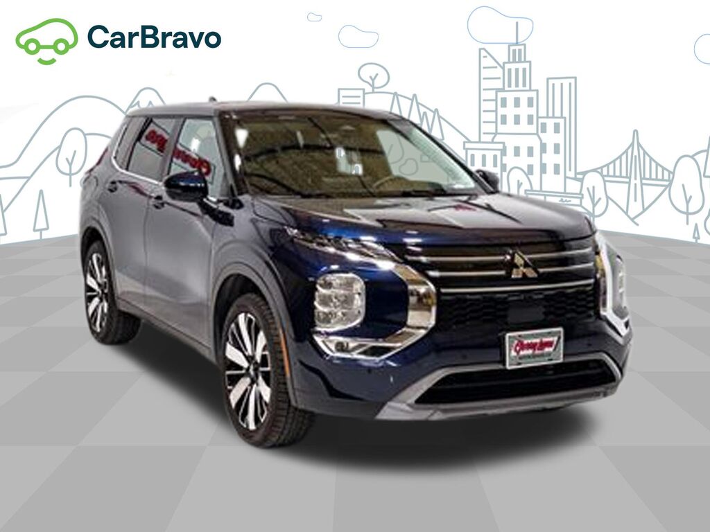 2025 Mitsubishi Outlander SE — photo 1 of 6