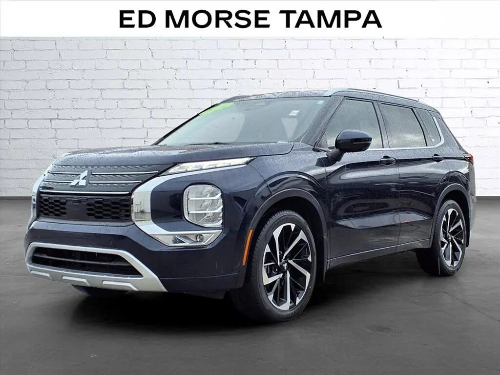 2024 Mitsubishi Outlander SEL — photo 1 of 13