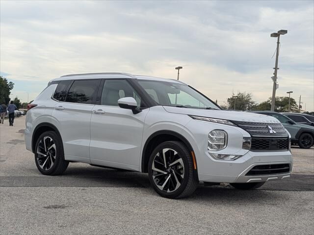 2024 Mitsubishi Outlander SEL — photo 1 of 25