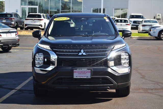 2023 Mitsubishi Outlander ES