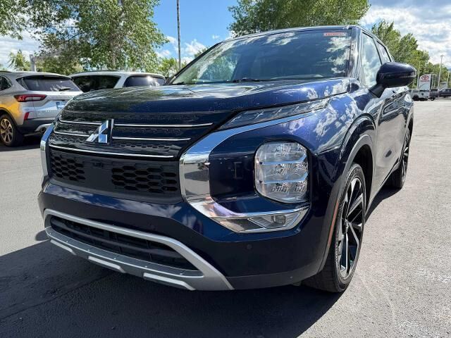 2023 Mitsubishi Outlander SE