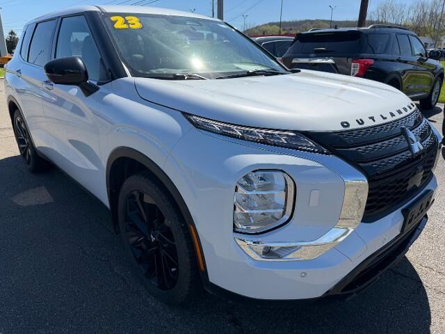 2023 Mitsubishi Outlander SE