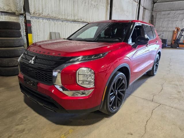2022 Mitsubishi Outlander Black Edition — photo 1 of 33