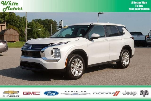 2025 Mitsubishi Outlander ES