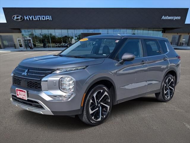 2023 Mitsubishi Outlander SE