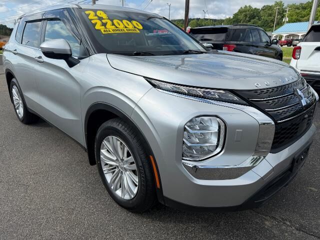 2024 Mitsubishi Outlander ES