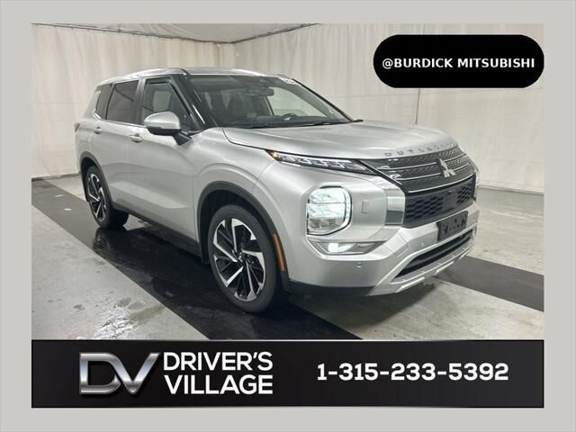 2023 Mitsubishi Outlander SE