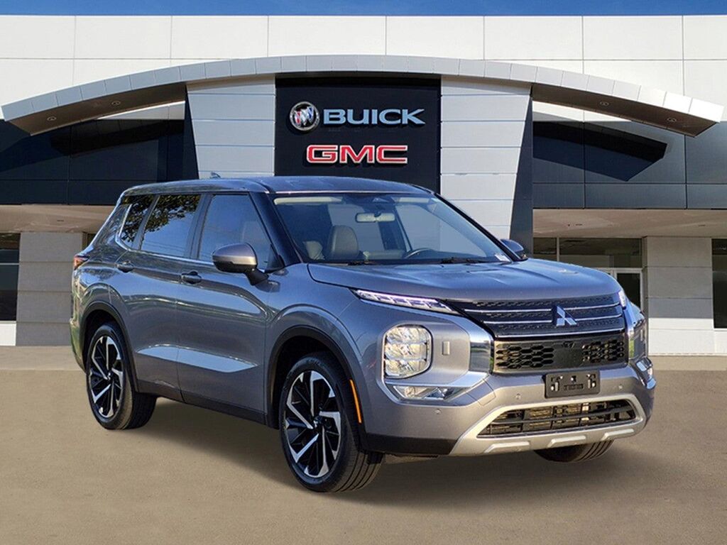 2023 Mitsubishi Outlander SE — photo 1 of 13