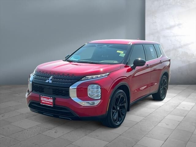 2023 Mitsubishi Outlander SE