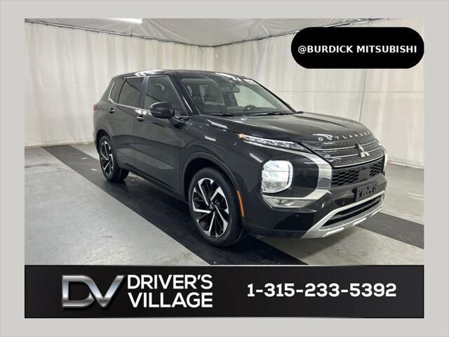 2023 Mitsubishi Outlander SE